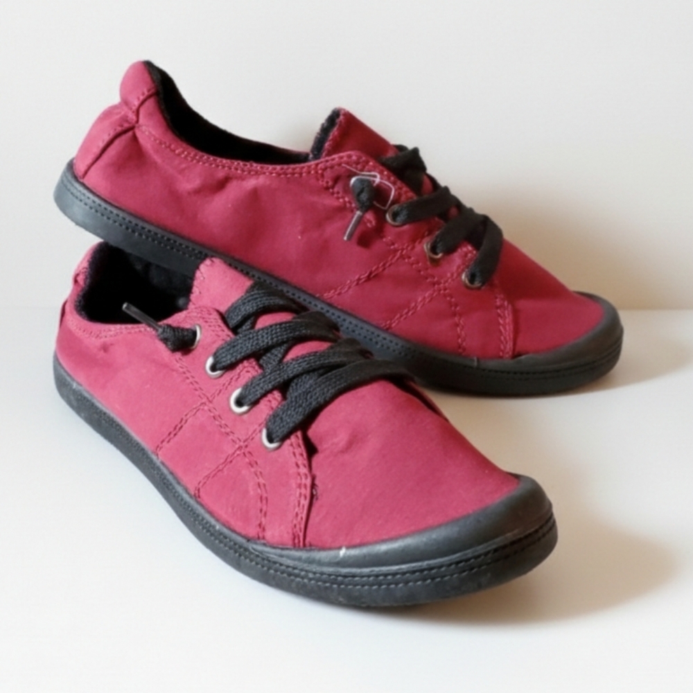 Forever Link Size 7.5 NEW Sneakers Red Black Slip-on Burgundy Memory Foam